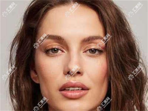 北京何氏眼科全攻略：近视激光&白内障手术价格揭秘